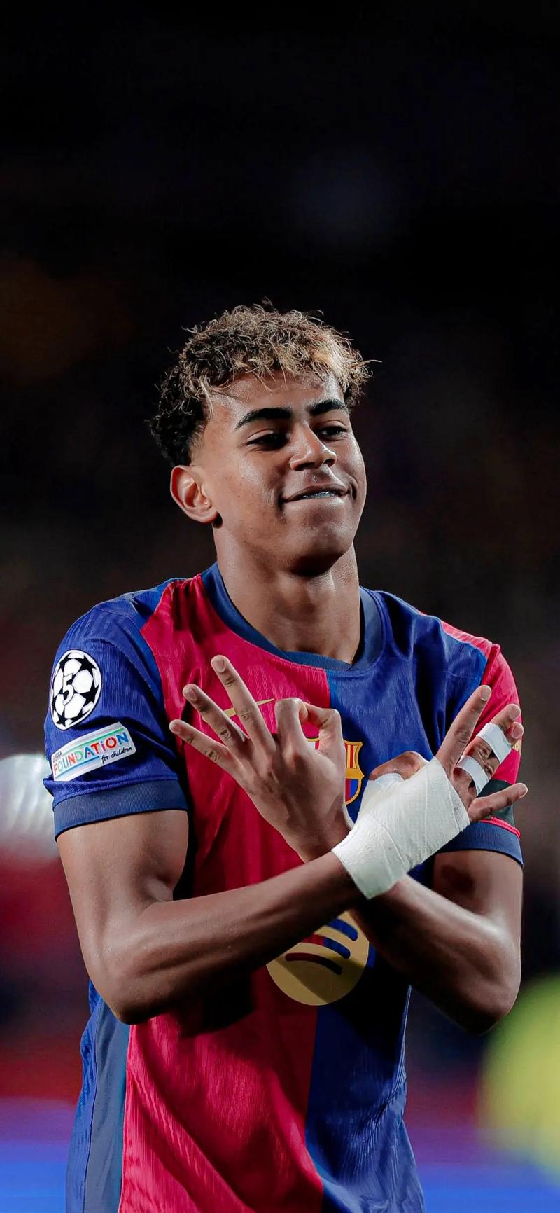 4球1助攻！25岁非洲天才边锋闪耀英超，超级香饽饽，3大豪门抢疯了（英超掀起风暴：25岁非洲飞翼独造5球，三大豪门竞相争夺）