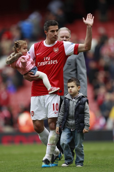 阿奇姆彭本赛季已打入15球，追平河南队单赛季进球纪录（阿奇姆彭本季斩获15球，追平河南队单季进球纪录）