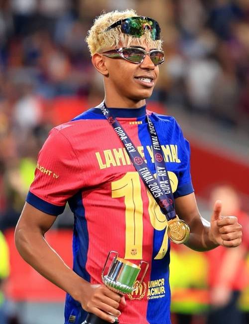 德转朱艺：黎巴嫩裁判组执法国安VS麦克阿瑟的亚冠联赛