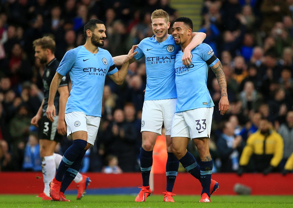 利兹联考虑签下RB莱比锡中卫（利兹联有意引进莱比锡红牛中卫）