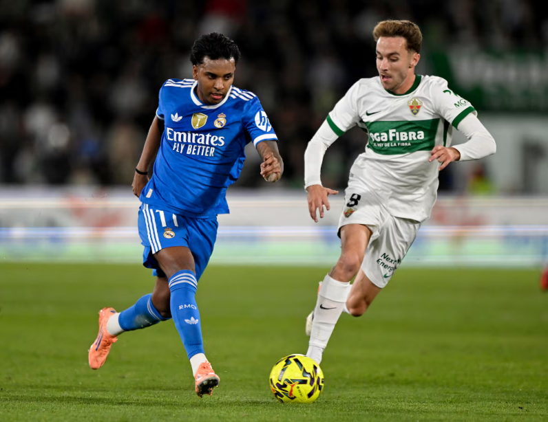 拜仁官方：于帕梅卡诺未进入本轮名单，是因为负荷管理轮休