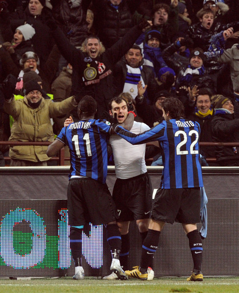 打得啥啊！奎因16中4低效拿到8分4板1助 犯满离场（奎因低迷一战：16投4中仅8分4板1助，六犯毕业）