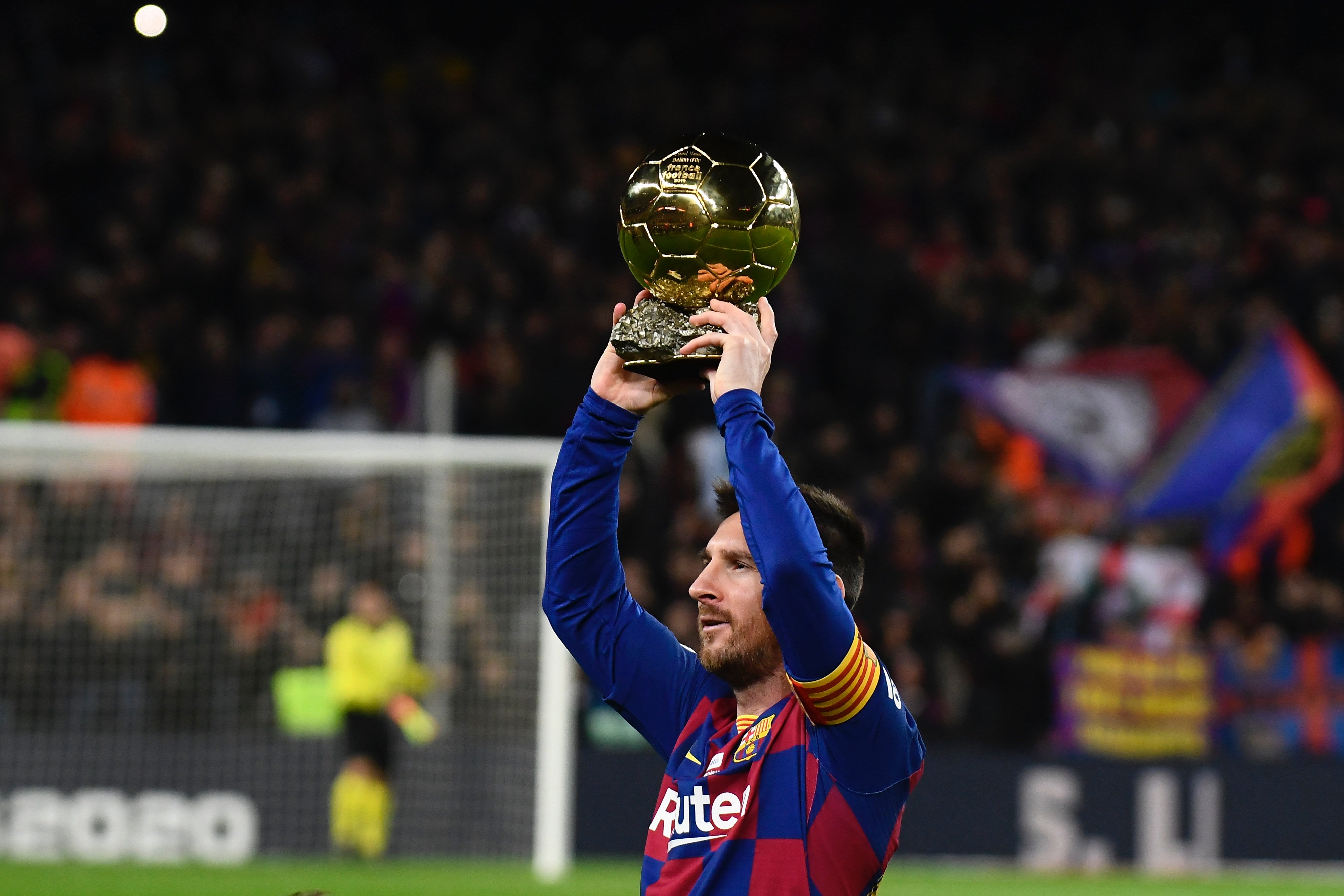 世体：巴萨密切关注福特外租的表现，他被视为未来的实际选项（世体：巴萨重点考察福特租借期表现，将其视作未来的现实选项）