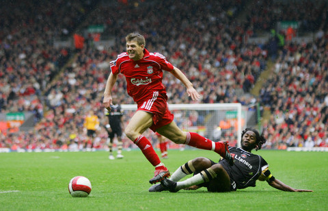 翻江倒海！伊戈达罗疯狂肆虐勇士内线 连续暴扣带队占据主动（强势统治！伊戈达罗连番暴扣撕裂勇士内线 率队抢得先机）