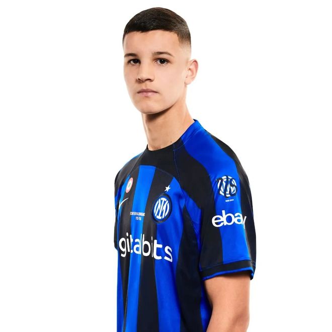 详解棒球规则中的球场观众干扰判定当飞球在看台边缘被球迷拦截