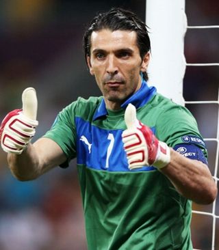 详解棒球规则中的“球员交易截止日”及其对球队士气的即时冲击