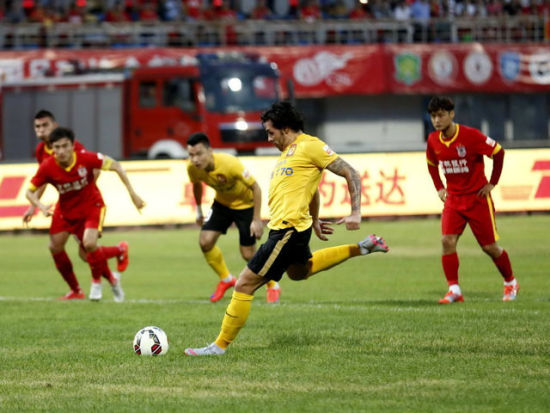 邮报：曼联等队关注赫塔小将艾希霍恩，他被拿来与克罗斯比较