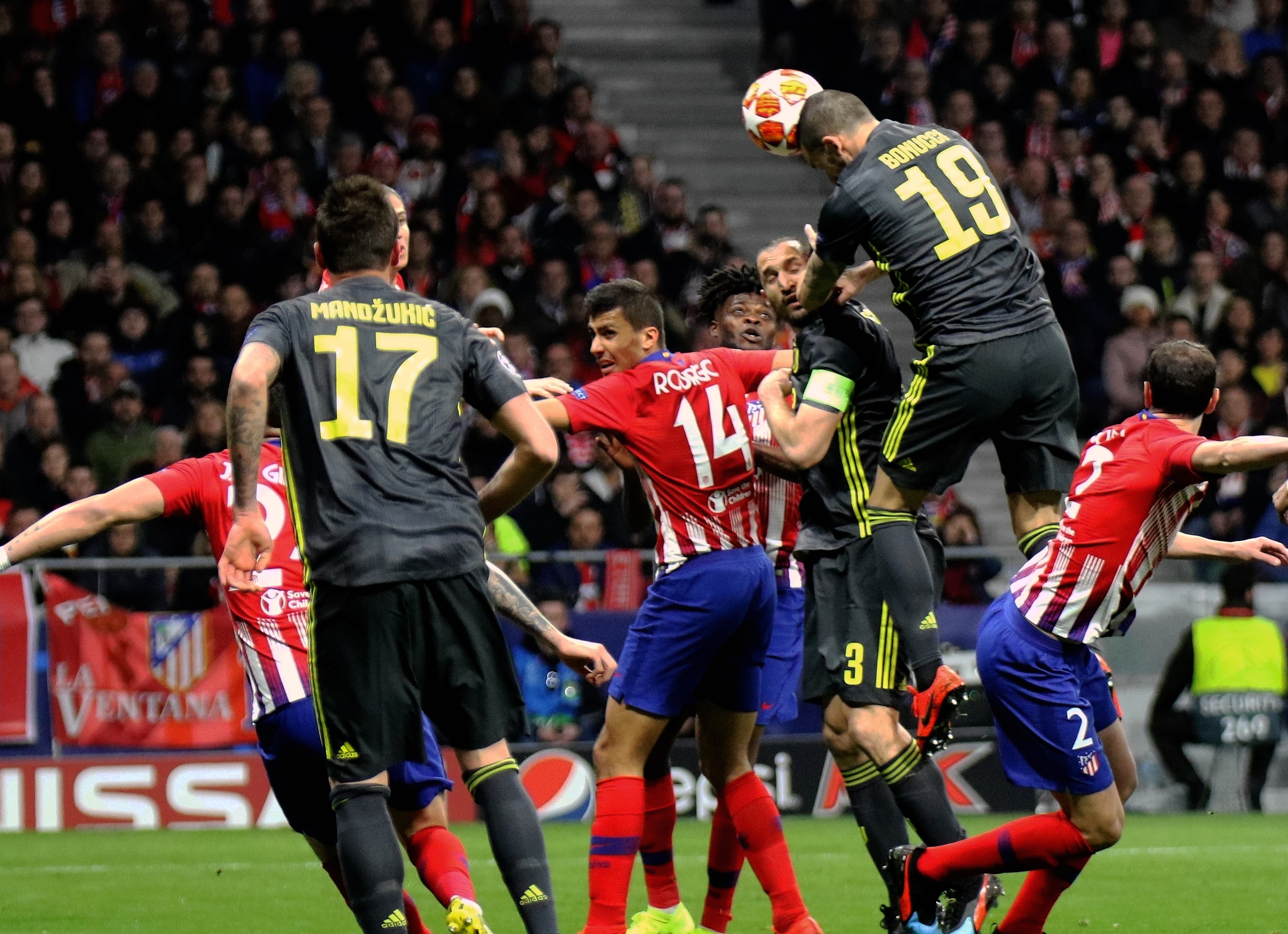 世俱杯夺冠赔率：曼城全胜登顶 大巴黎皇马紧追（世俱杯冠军赔率：曼城全胜领跑，巴黎圣日耳曼与皇马紧随其后）